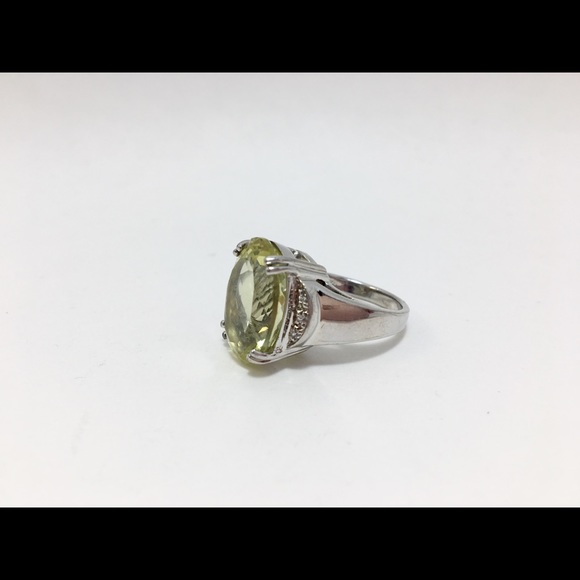 Peridot set in sterling silver with diamond chips - Picture 2 of 2